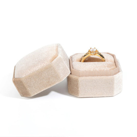 Square Velvet Single Ring Box Ivory